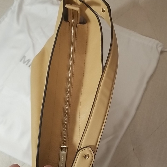 Michael Kors purse - Picture 9 of 12